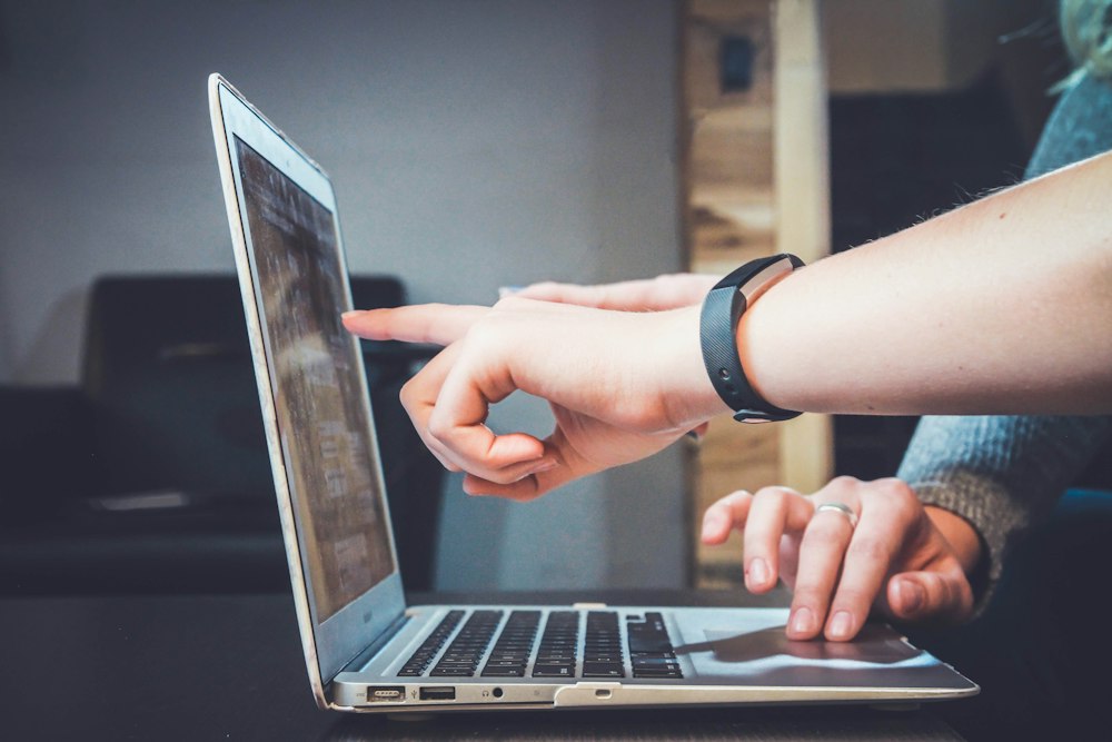Conexión en Redes Sociales y Contenido Inspirador Continuo